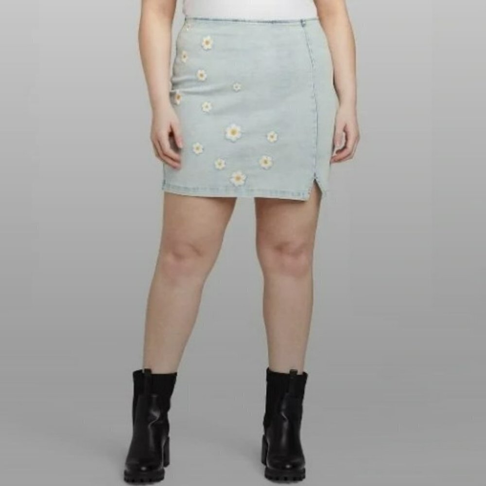 Wild Fable Women's Blue Denim Floral Embroidered Stretch Mini Skirt Sz S